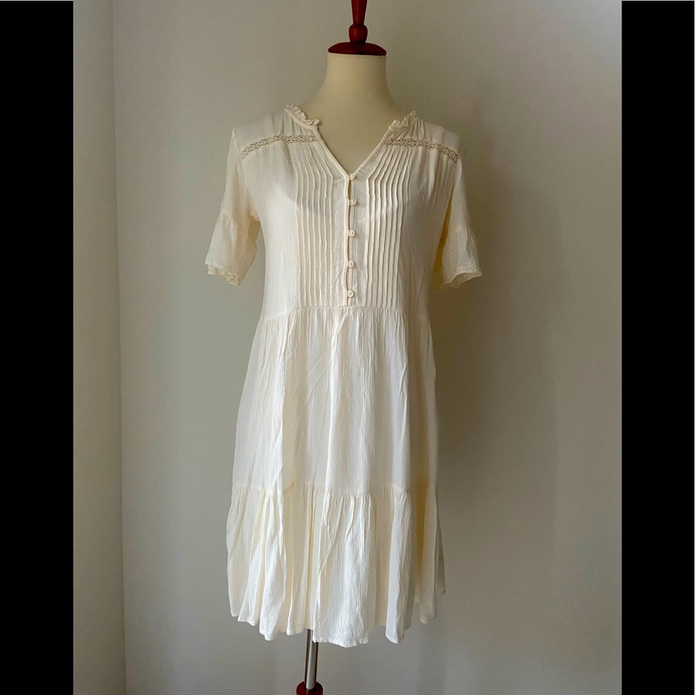 NWT pretty crème cotton Old Navy pleated cotton dress with feminine details
